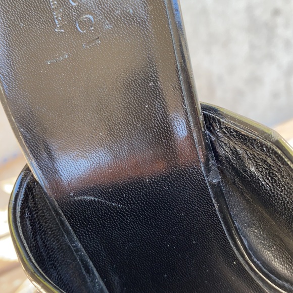 Gucci Heels with black pattern, leather and chrome heel. - Picture 8 of 11